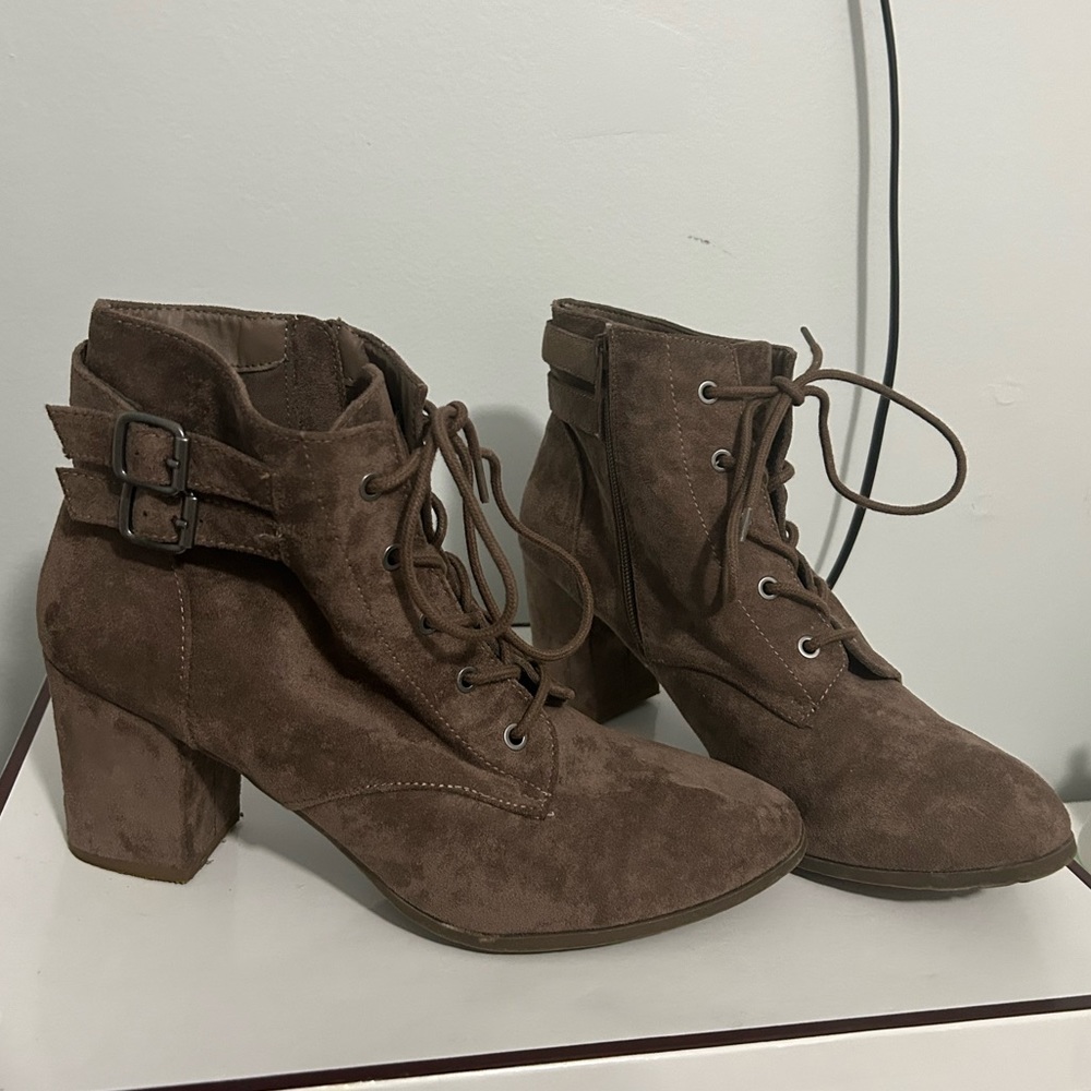 madden girl women's theoo lace up booties size 10